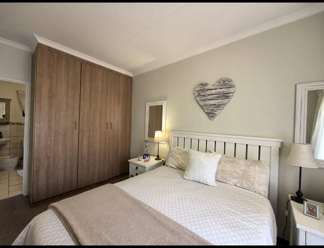 1 BEDROOM TOWNHOUSE FOR SALE IN OLIVEDALE